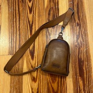 Cute like new Wrangler leather small crossbody bag